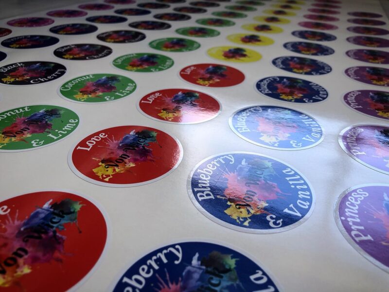 Glossy! #waterprooflabels #waterproofvinyl #vinyllabels #glossy #vinyl #labels #stickers #permanent #circular #square #custom #design #online #order #branding #packaging #printing