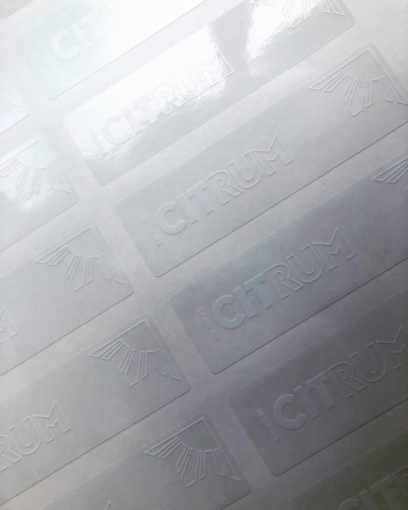 White ink on #clearglosslabels šš» #clearwaterprooflabels #clear #glossy #clearlabels #transparent #rectangular #whiteink #labels #stickers #customdesign #customlabels #printedlabels #printing