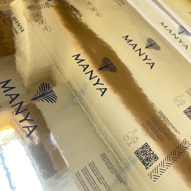 Metallic vinyls very popular this season! Great designs, looking sharp š #metallicvinyl #polishedgold #polishedsilver #vinyllabels #metalliclabels